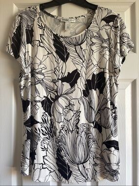 WHBM Outlet Black & White Floral Short Sleeve Scoop Neck T-Shirt